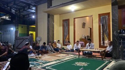 Suasana warga Muhammadiyah Bedahan dalam pengjian tengah bulan bersama PRM Bedahan