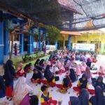 Potret Suasana Siswa SD Muhammadiyah 2 Babat Gemari Bersama di Halaman Sekolah
