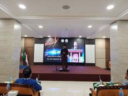 Drs. KH. Shodikin, M.Pd., memberikan sambutan kegiatan