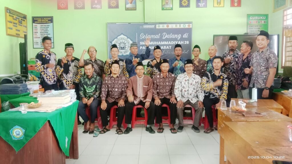 Poto Bersama Keluarga Besar SMP Muhammadiyah 26 Patihan