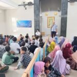 Suasana Pembukaan MABIT (Malam Bina Iman dan Takwa) di masjid Muhajirin Bedahan